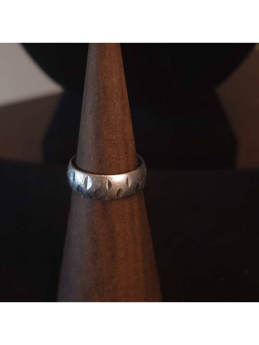 Antique Uncas Size 7 Silver-Tone Patterned Ring